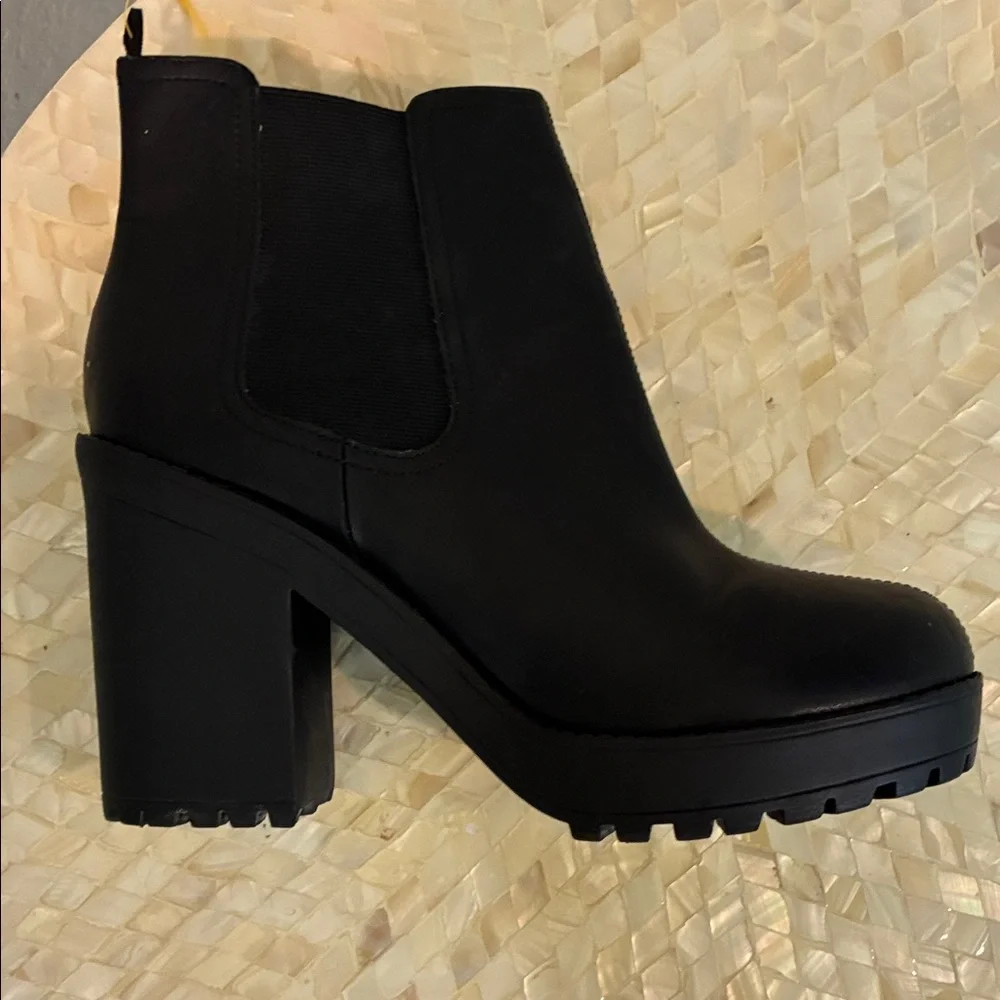 Divided Black Platform Chelsea Heeled Ankle Boots